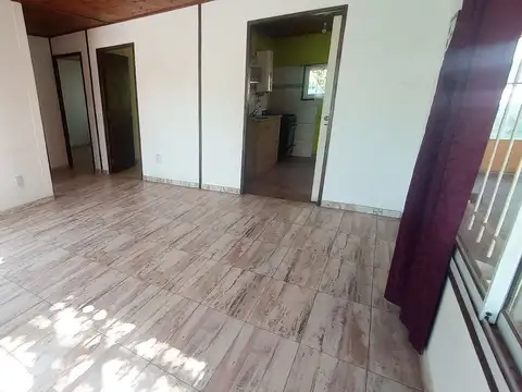 Casa 7 ambientes con 2 baños