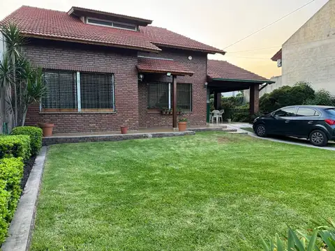 Casa 5 ambientes con 3 baños