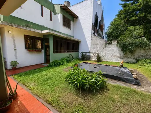 Casa 5 ambientes con 2 baños
