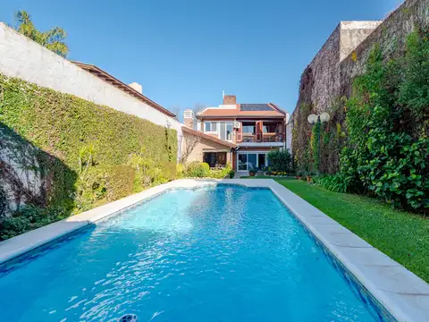 Venta Casa 6 Ambientes Premium. Gran Jardín, Pileta y Quincho