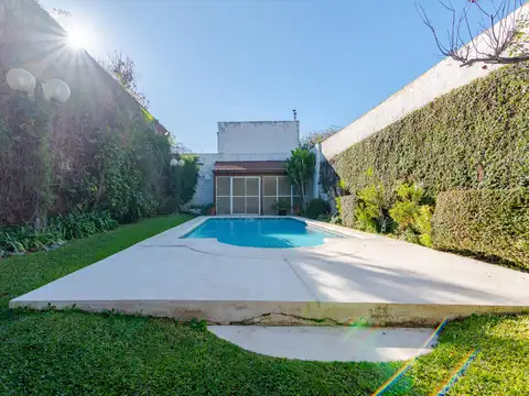Venta Casa 6 Ambientes Premium. Gran Jardín, Pileta y Quincho