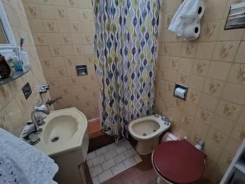 Casa 4 ambientes con 1 baño