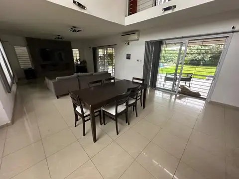 Casa 4 ambientes con 4 baños