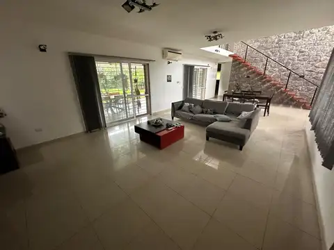 Casa 4 ambientes con 4 baños
