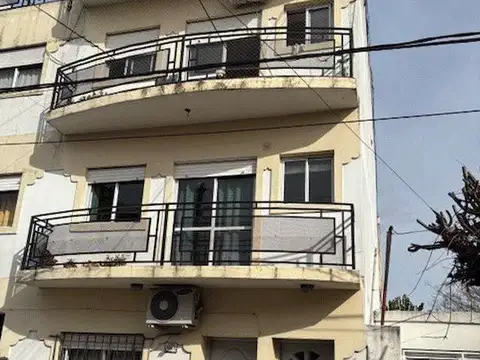 Departamento 2 Amb al frente con terraza