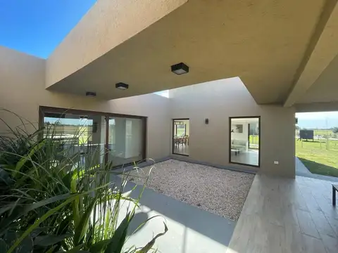 Casa 6 ambientes con 6 baños