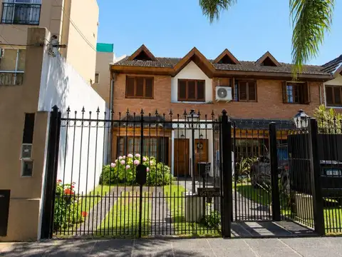 TRIPLEX 5 AMBIENTES CON COCHERA