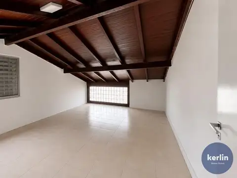 Casa 6 ambientes con 2 baños