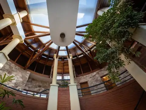 Casa en Venta con 4 cocheras