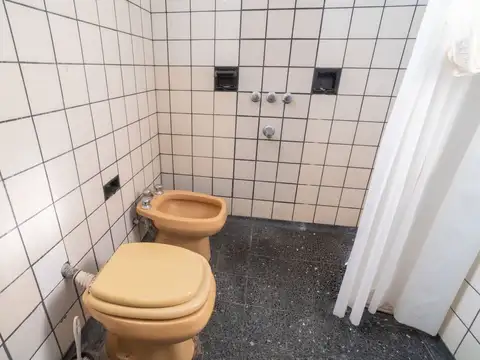 CASA CON GRAN POTENCIAL ZONA JERARQUICOS