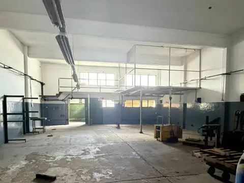Oportunidad Bajo El Precio Galpon en Zona Industrial, Muy Buena Accesibilidad