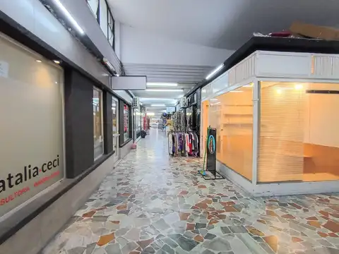 Local en Galería Comercial por pasillo. Local de 2.25 x 3.30.
