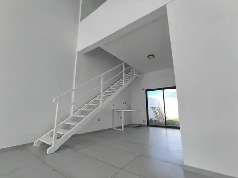 Depto Tipo Casa en Alquiler con 2 cocheras