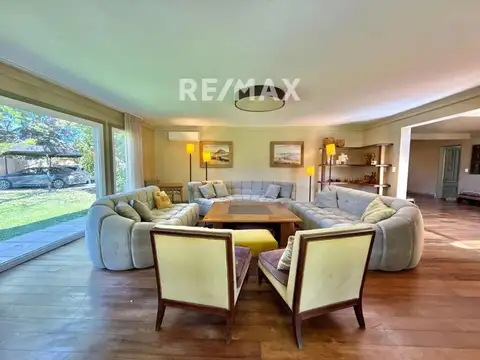 Casa 10 ambientes con 5 baños
