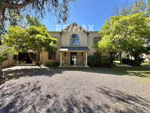 Casa en Venta con 2 cocheras