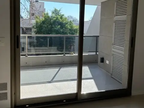 Alquiler departamento de 3 ambientes con cochera y amenities en Lomas
