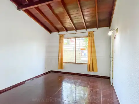 Ramon Castro al 5100 entre Belgrano y Armenia