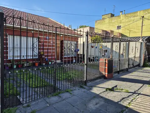VENTA CASA 3 AMB LOTE PROPIO 447M2. LANUS OESTE
