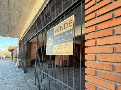 Importante casa a metros de Parque Begrano con pileta