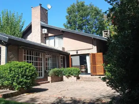 Casa 6 ambientes con 4 baños