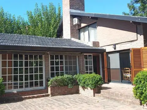 Casa en Venta con 2 cocheras