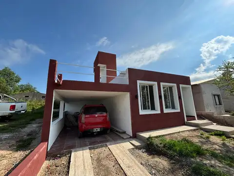 Casa 4 ambientes con 2 baños