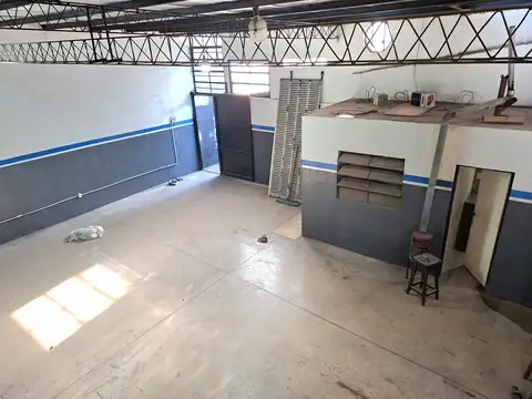 Alquiler galpón (120 m² + 40 m² entrepiso)
