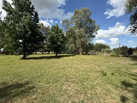 Calle 30 y 2, Laguna de Lobos