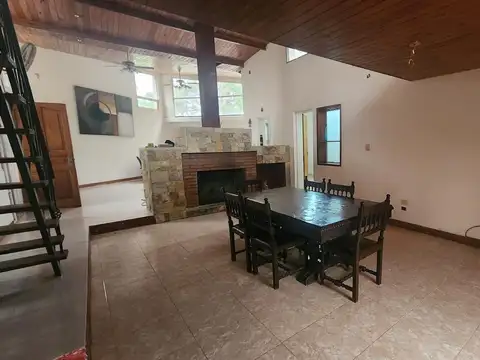 Casa en Venta con 2 cocheras