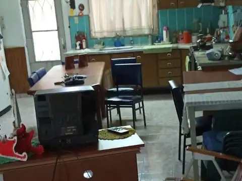 Casa 4 ambientes con 1 baño