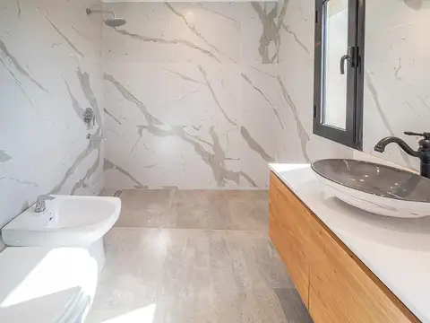 Casa 5 ambientes con 3 baños