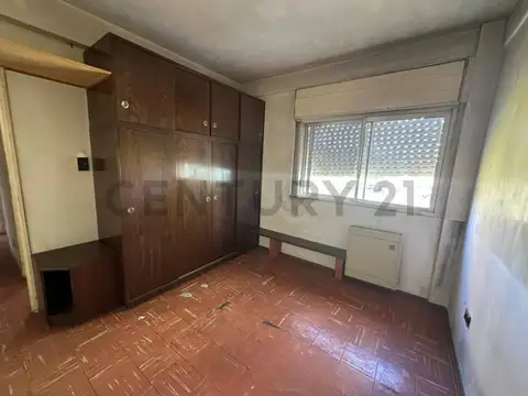 Departamento a refaccionar , 2 dormitorios en La Plata.