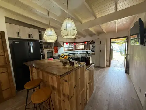 VENTA CASA 4 AMBIENTES MORENO