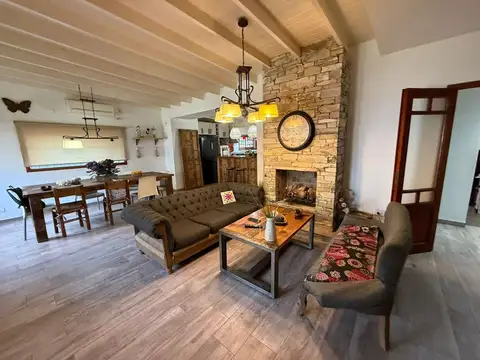 VENTA CASA 4 AMBIENTES MORENO