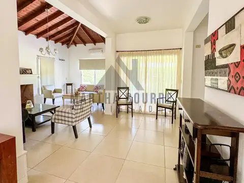 Casa 5 ambientes con 2 baños