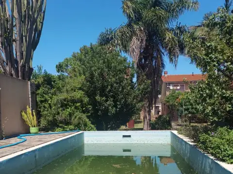 Casa en venta c/ cochera en Villa Ballester