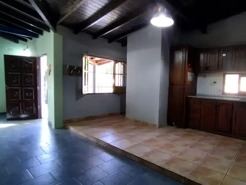 Casa en Venta con 3 cocheras