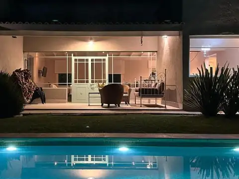 Casa 5 ambientes con 3 baños