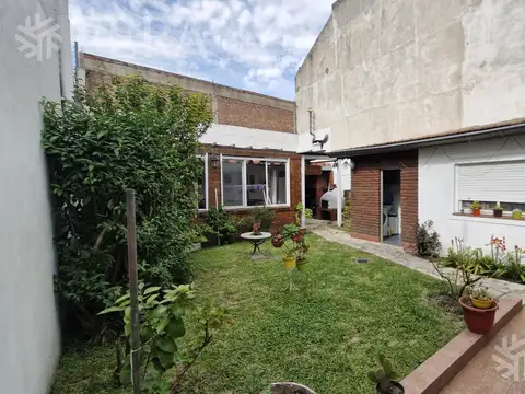 Venta casa 3 ambientes con patio en Sarandi