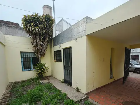 Casa 4 ambientes con 1 baño