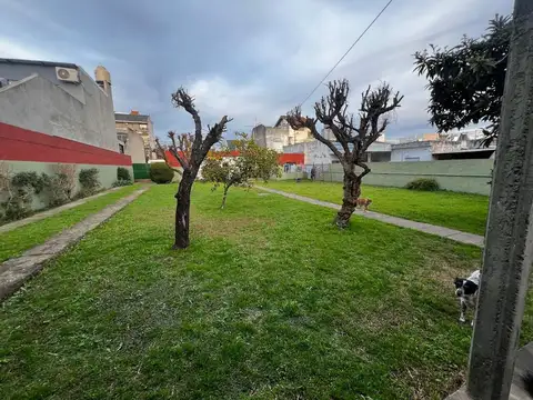 VENTA CASA DE 5 AMBIENTES DOBLE LOTE VILLA MADERO