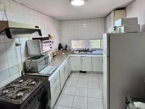 Casa en Venta con 3 cocheras