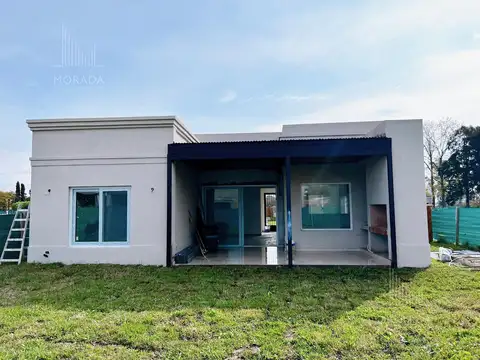 Casa 4 ambientes con 2 baños