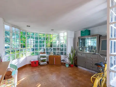 Casa 8 ambientes con 3 baños