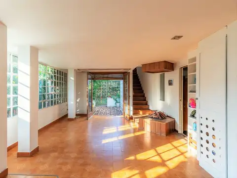 Casa en Venta con 3 cocheras