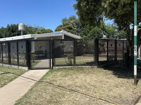 EXCELENTE CASA A LA VENTA EN AGUSTIN FERRARI