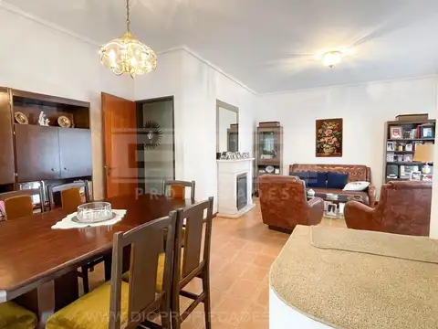 Dean Funes al 1700 entre Libertad y Coronel Pringles