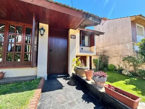 Casa en Venta con 2 cocheras