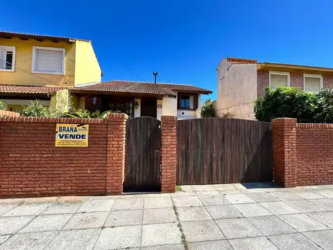 CHALET 4 AMB + DEPTO - GAS NATURAL - A 1 CUADRA DEL MAR- IDE