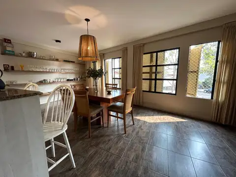 Casa 7 ambientes con 4 baños